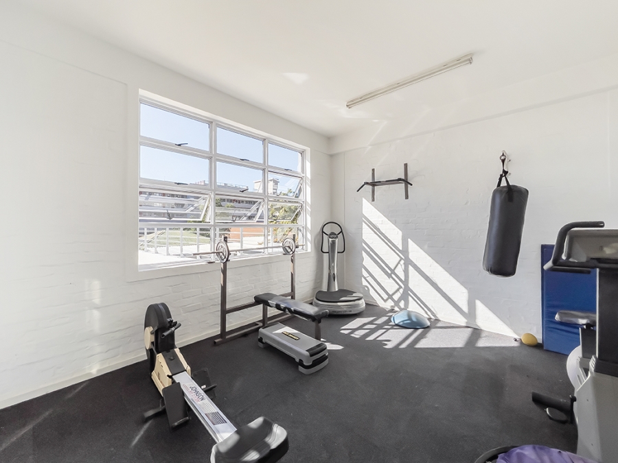 To Let 2 Bedroom Property for Rent in Green Point Western Cape